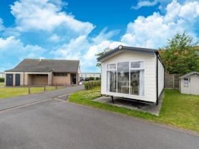 Chalet on a luxury campsite near the sea